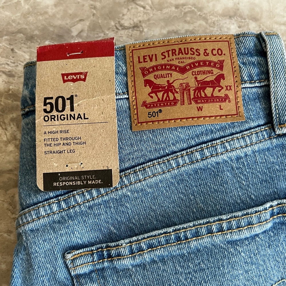 Women’s Levi 501s (W30, L30)
